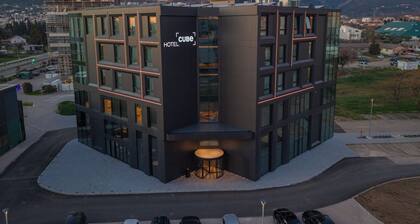 Hotel Cube