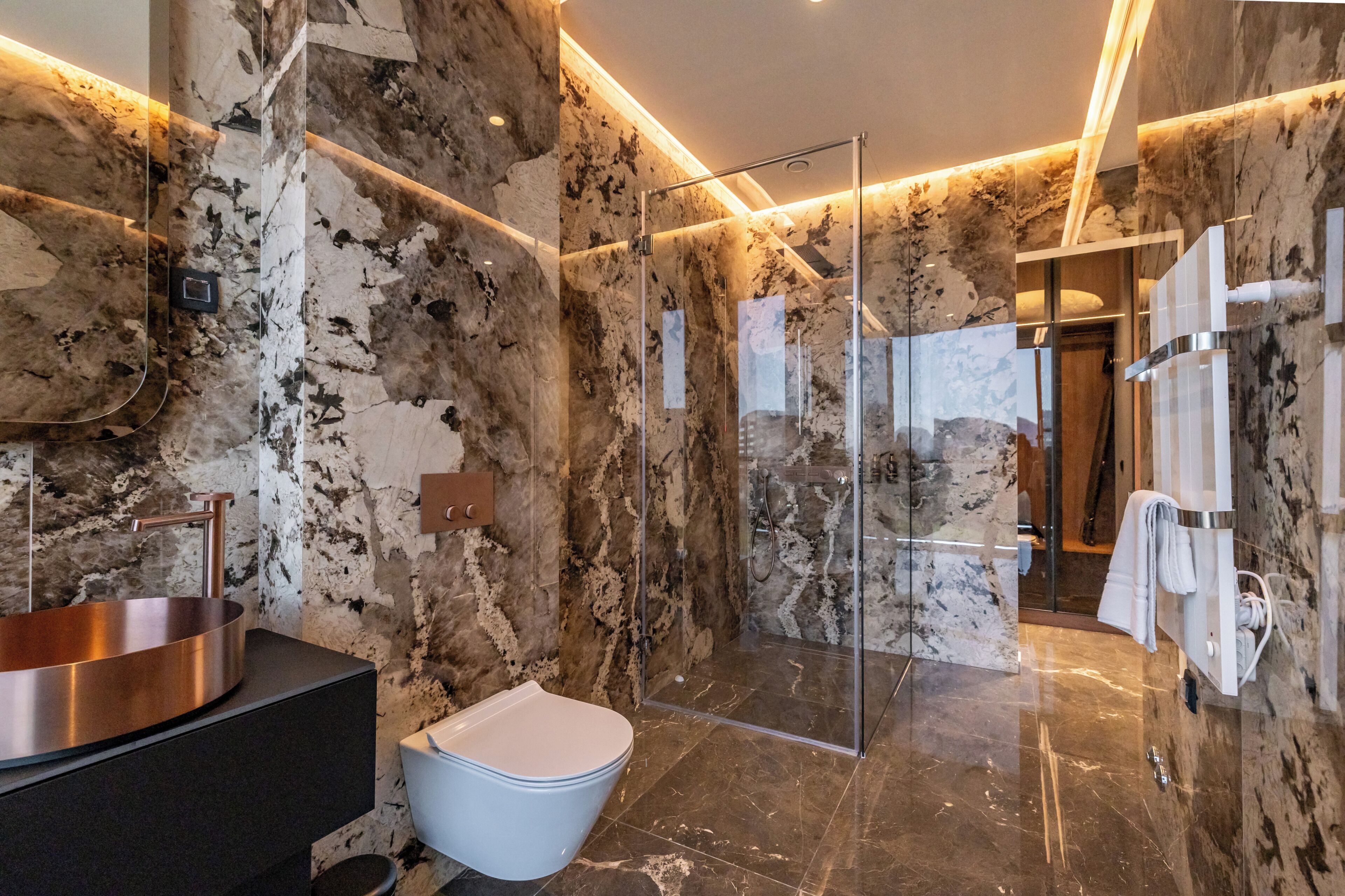 Suite Luxury | Bagno | Combinazione doccia/vasca, asciugacapelli, pantofole, asciugamani