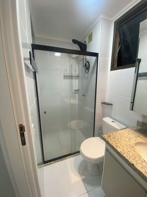 Shower, towels, soap, toilet paper - North East. Marbello Residence. Aracaju/SE. 5 minutes from Atalaia beach. (Aracaju)