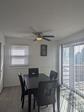 Dining - The Cozy Retreat (Windsor Heights)