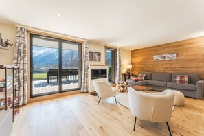 TV, books - Spacious 4BDRMS | Large terrace | View |Spa |Garage (Les Houches)