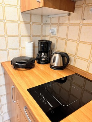 Private kitchen - Bright studio apartment with balcony, ideal for moments of pure relaxation. (Peschiera del Garda)