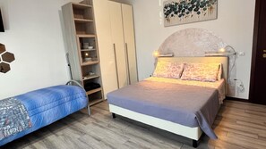 1 bedroom, iron/ironing board, WiFi, bed sheets - Bright studio apartment with balcony, ideal for moments of pure relaxation. (Peschiera del Garda)