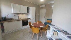 Private kitchen - Entire quiet and comfortable apartment in the center of Cagliari (Cagliari)