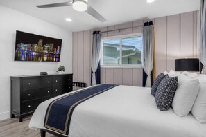 5 bedrooms, WiFi - 5 Bedroom Villa Heated Pool with Game Room, 5 Minutes to  Ocean (Hollywood)