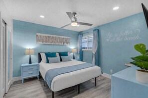 5 bedrooms, WiFi - 5 Bedroom Villa Heated Pool with Game Room, 5 Minutes to  Ocean (Hollywood)