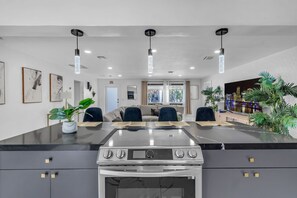 Interior - 5 Bedroom Villa Heated Pool with Game Room, 5 Minutes to  Ocean (Hollywood)