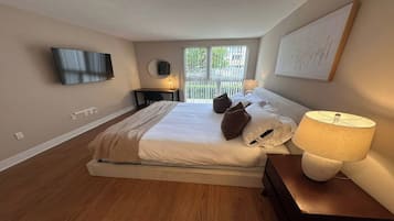 2 bedrooms, desk, iron/ironing board, travel crib