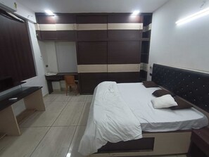 Luxury Room | Free WiFi, bed sheets - Hotel Vivara (Lucknow)