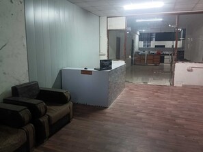 Reception - Hotel Vivara (Lucknow)