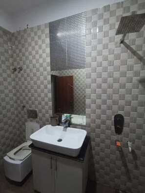 Luxury Room | Bathroom - Hotel Vivara (Lucknow)