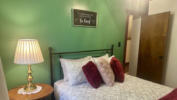 2 bedrooms, iron/ironing board, free WiFi, bed sheets