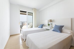3 bedrooms, iron/ironing board, free WiFi, bed sheets - Beautiful flat with mediterranean style and max confornt - only families (Playa de Gandía)