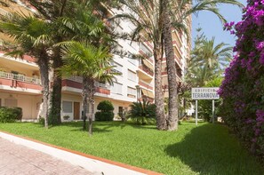 A multi-story building with balconies, palm trees, and a sign reading 'EDIFICIO TERRANOVA'. - Beautiful flat with mediterranean style and max confornt - only families (Playa de Gandía)