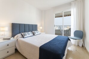 3 slaapkamers, een strijkplank/strijkijzer, gratis wifi, beddengoed