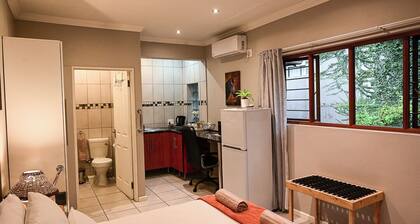 Charming Private B&B Room in Secure Estate