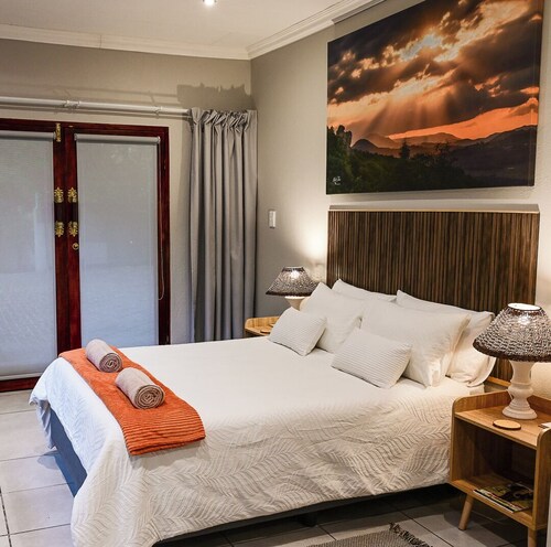 Charming Private B&B Room in Secure Estate
