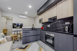 Fridge, microwave, oven, dishwasher - Waou Essence III Los Austrias - Short Duration (Madrid)