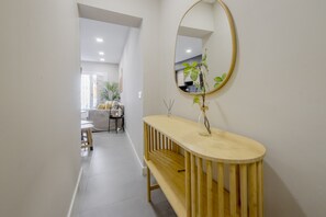 Interior - Waou Essence III Los Austrias - Short Duration (Madrid)