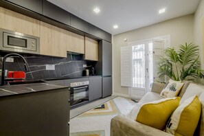 Interior - Waou Essence III Los Austrias - Short Duration (Madrid)