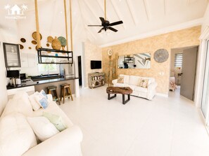 Living area - 4-bedroom villa 2 steps from beaches and restaurants (Las Terrenas)
