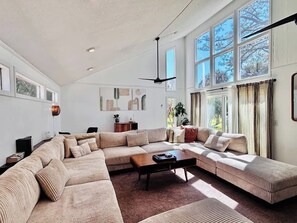 TV, offices - The Canopy House - A Fripp Island Getaway (Fripp Island)