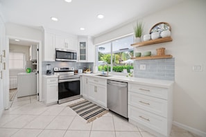 Unclassified image, 3 of 68, button - Modern Hollywood Getaway - Heated Pool, Game Room & 15 Minutes to Beach (Hollywood)
