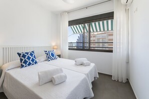 2 bedrooms, iron/ironing board, free WiFi, bed sheets - AG CASTILLO DUCAL - only families (Playa de Gandía)