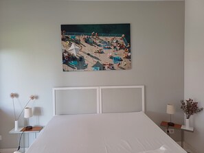 Room - Bed and Breakfast 'Chambre De L'olivier' with Mountain View, Wi-Fi and Air Conditioning (Auribeau-sur-Siagne)