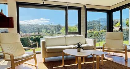 Bright house in Naves with 4 bedrooms and 3 bathrooms. Large spaces by the sea