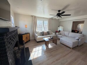 TV - 6BR Sleep 20 DT Amarillo Tech/Data Ctr Corp Stays (Amarillo)
