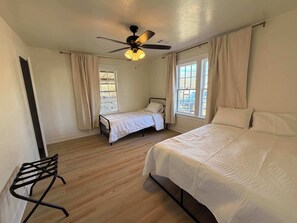 6 habitaciones, tabla de planchar con plancha, wifi y ropa de cama 
