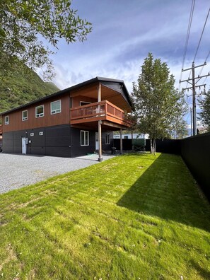 Exterior - Relax comfortably & enjoy a 2-bedroom studio in Valdez perfect for your getaway. (Valdez)