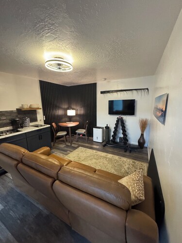 Relax comfortably & enjoy a 2-bedroom studio in Valdez perfect for your getaway.