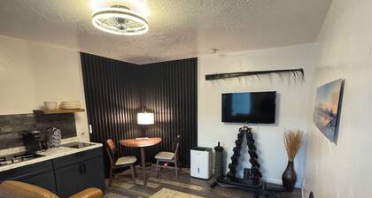 Relax comfortably & enjoy a 2-bedroom studio in Valdez perfect for your getaway.