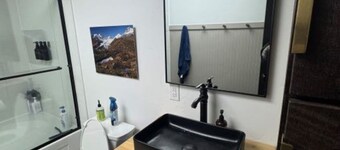 Relax comfortably & enjoy a 2-bedroom studio in Valdez perfect for your getaway.