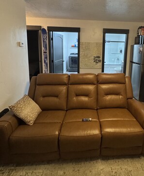 Living area - Relax comfortably & enjoy a 2-bedroom studio in Valdez perfect for your getaway. (Valdez)