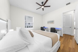 3 bedrooms, desk, iron/ironing board, travel cot - 3BR/3BA | Private Balcony | Sleeps 8 | Near Busch Gardens (Tampa)