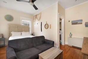 Iron/ironing board, internet, bed sheets