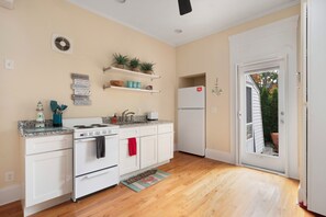 Private kitchen - Downtown Bristol Studio Near Ferry & Waterfront (Bristol)