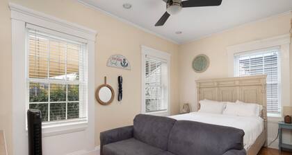 Downtown Bristol Studio Near Ferry & Waterfront