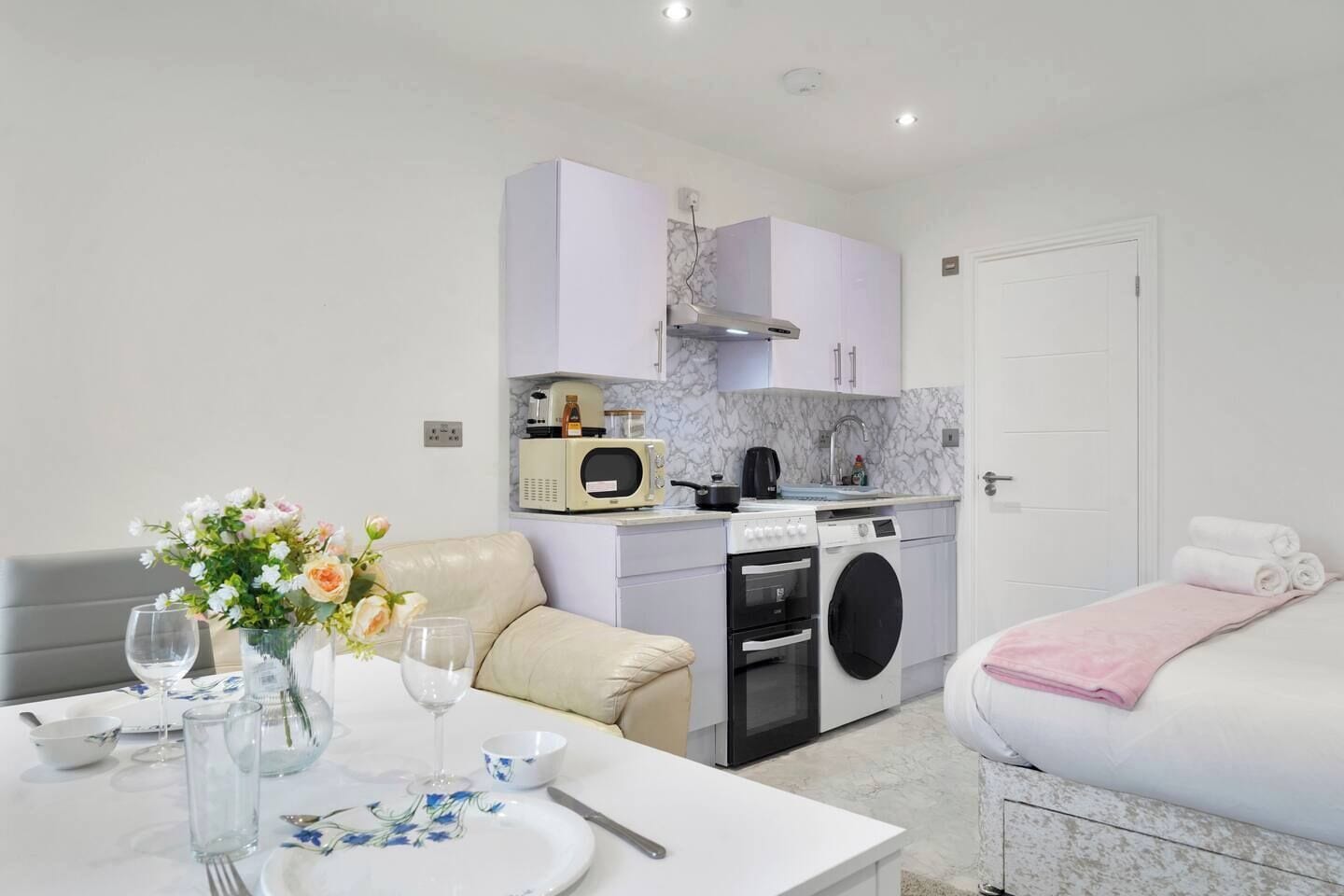 1 bedroom, desk, iron/ironing board, WiFi (free)