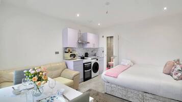 1 bedroom, desk, iron/ironing board, WiFi (free)