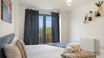2 bedrooms, desk, iron/ironing board, free WiFi