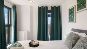 2 bedrooms, desk, iron/ironing board, free WiFi
