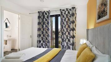 2 bedrooms, iron/ironing board, WiFi (free), bed sheets