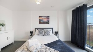2 soverom, skrivebord, strykejern/-brett og wi-fi (inkludert)