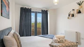 2 bedrooms, desk, iron/ironing board, WiFi (free)
