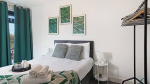 2 soverom, skrivebord, strykejern/-brett og wi-fi (inkludert)
