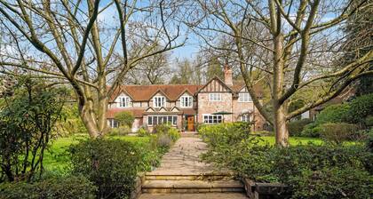 16th Century Manor House | 6BR | Private Grounds